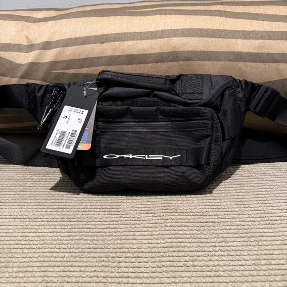 Oakley Other - Oakley Stretch Logo Belt Bag